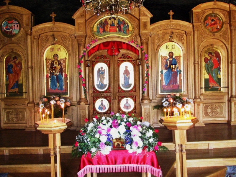 Июнь 2012 иконостас в монастыре Феодора Стратилата
