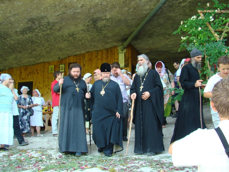 Отцы. Владыка Лазарь посетил монастырь в 2012 году.