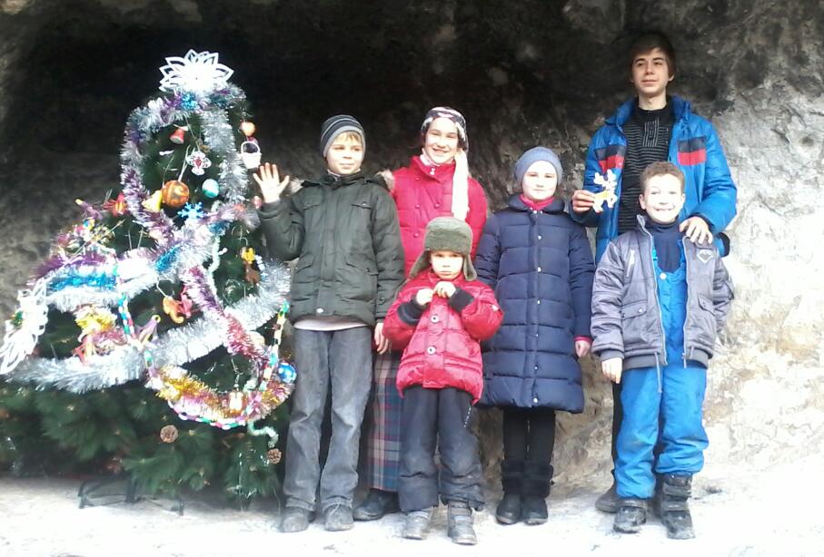 РОждественская елка. Приходские дети. Монастырь Феодора Стратилата