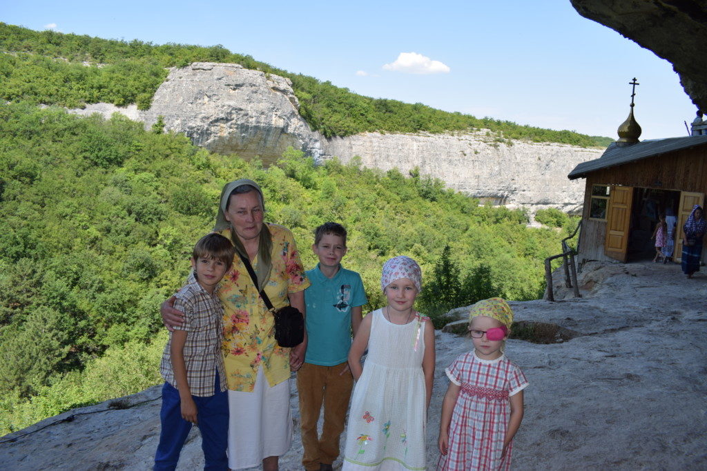 Елена Сергеевна с детишками